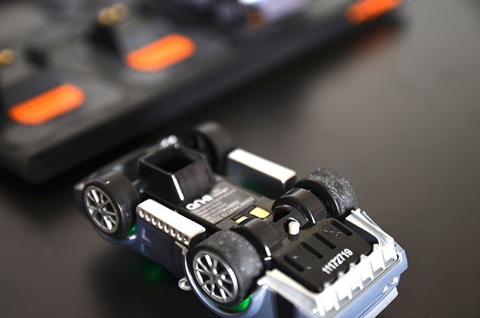 So sehen die Anki Overdrive Supercars von unten aus