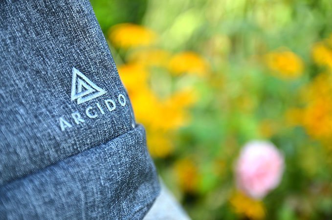 Unten rechts ziert das Logo den Arcido Rucksack
