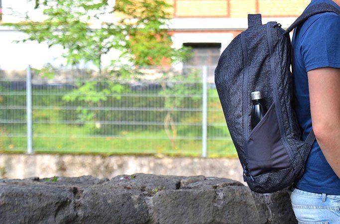 Der Arcido Faroe von der Seite mit Flasche