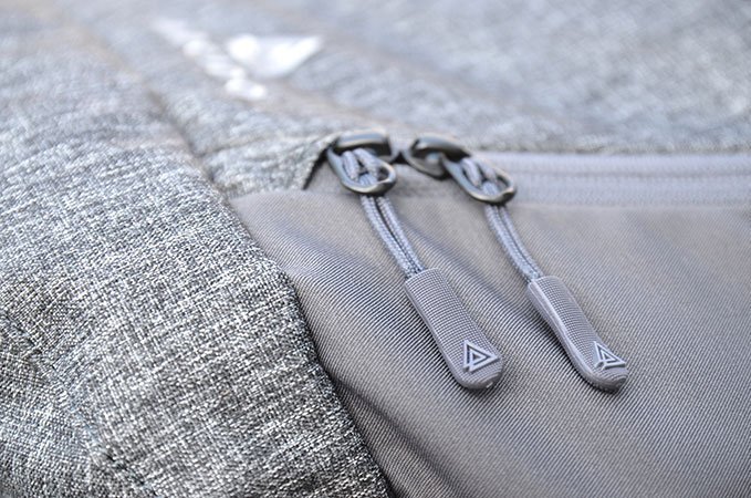 Der YKK-Reißverschluss ermöglicht einen schnellen Zugriff auf den Inhalt