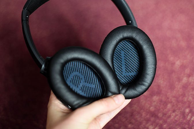 Die Beschriftung der Hörer erleichtert das richtige Tragen.