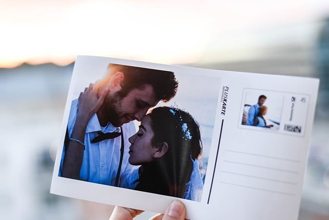 Diese Postkarten und Briefmarken hat sicherlich kein anderer. Persönlicher kann man Post kaum verschicken.