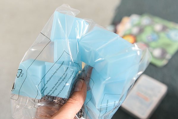 Hiermit sind die Eiswürfel schnell hergestellt.