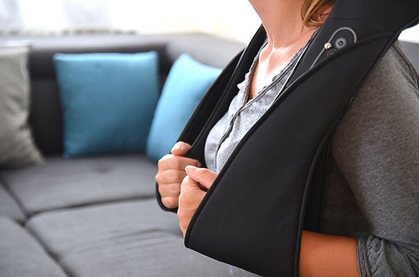 Durch erhöhten Druck auf die Trageriemen wird die Massage intensiviert