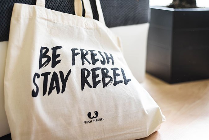 Toll zum Tragen Eurer Produkte oder für den alltäglichen Gebrauch. Dieser individuelle Beutel macht eine Menge her.