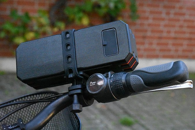 Der Wirezoll immer in Reichweite – auch während der Fahrt kann man ihn bedienen.