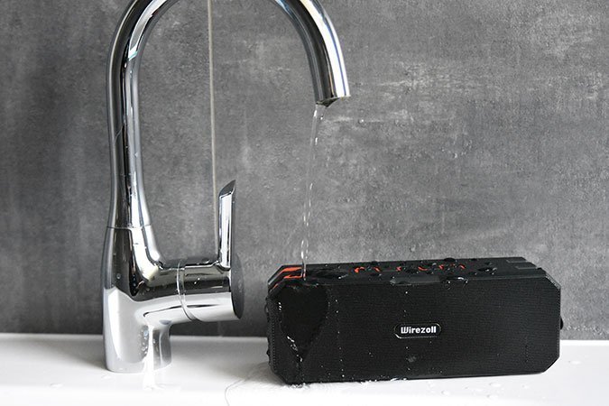 Kleine Unfälle mit Wasser übersteht der Wirezoll WS-1 problemlos.