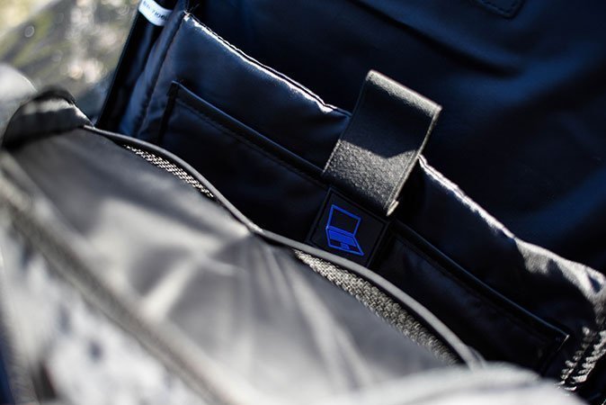 Die Klettverschlüssen bieten zusätzlichen Halt – vor allem für Ihren Laptop.