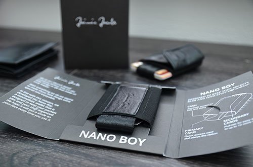 Das Innere der Verpackung bietet Informationen und den Nano Boy