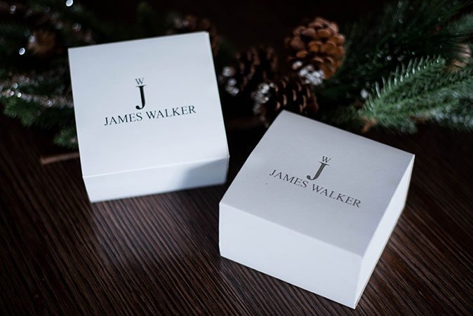 Gleich zwei Uhren durfte ich testen. Die elegante Hülle verspricht bereits einiges.