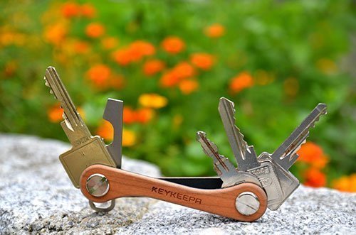 Ausgeklappt sieht der Keykeepa aus wie ein Schweizer Taschenmesser