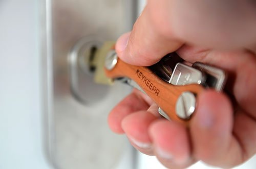 Die Haustür kann wie gewohnt geöffnet werden