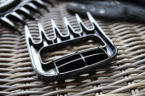 Rückseitige Querverstrebung der MeatClaws bietet zusätzliche Stabilität