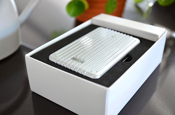 Die Zendure Powerbank kommt mit einem Micro-USB-Ladekabel daher
