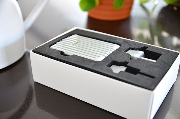 Der Verpackungsinhalt der A-Series enthält zwei Wandadapter