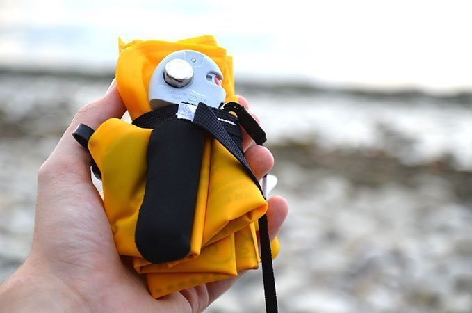 Unser erster Versuch die Boje zusammenzufalten ist bereits geglückt