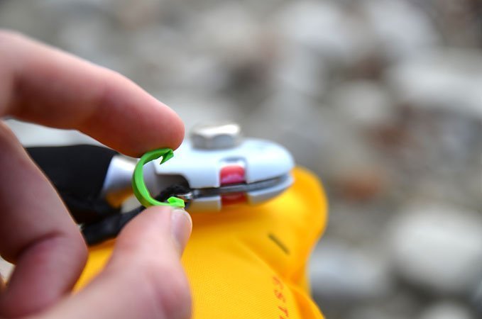 Dieser grüne Kunststoff-Clip dient zur Sicherung