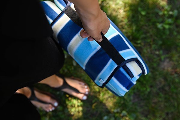 Man kann die Decke leicht transportieren.