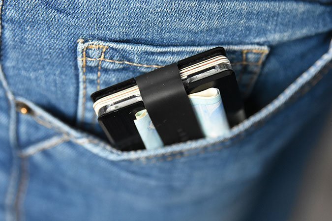 Aber auch in der hinteren Hosentasche kann das Etui bequem verstaut werden