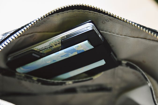 Karten rein, Geld dazu – rein ins Nachtleben
