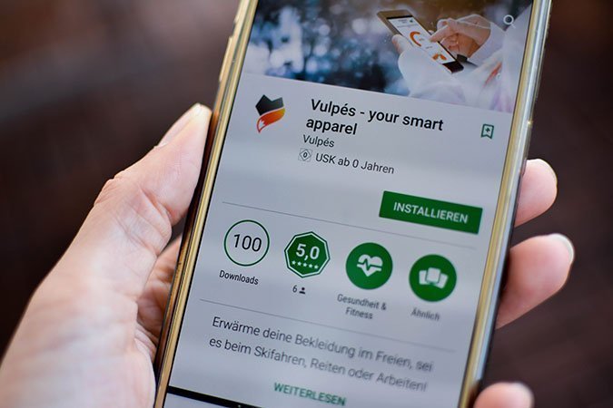 Einfach die Vulpés-App in wenigen Minuten auf ihrem Handy installieren und einrichten, damit Sie Ihre Mütze schnellstmöglichwärmt.