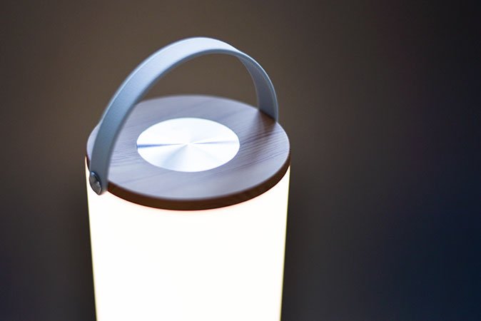 – Angenehmes Licht rund um die Uhr. Ganze 72 Stunden hält der Akku!