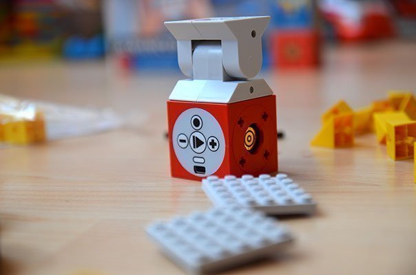 Das rote Hauptmodul mit erster Bewegungseinheit