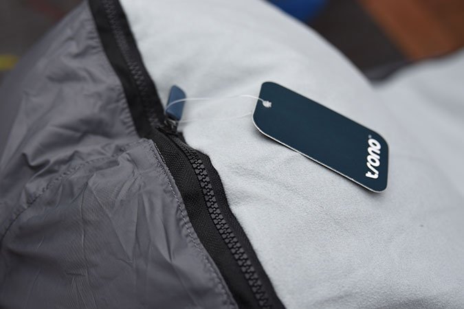 Der Bezug lässt sich eicht mit dem Reißverschluss an- und abmontieren