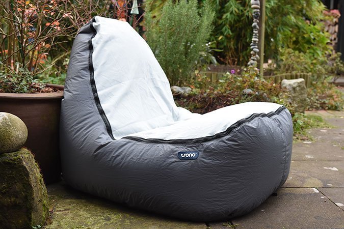 Der Trono ist auch im Garten ein echter Hingucker