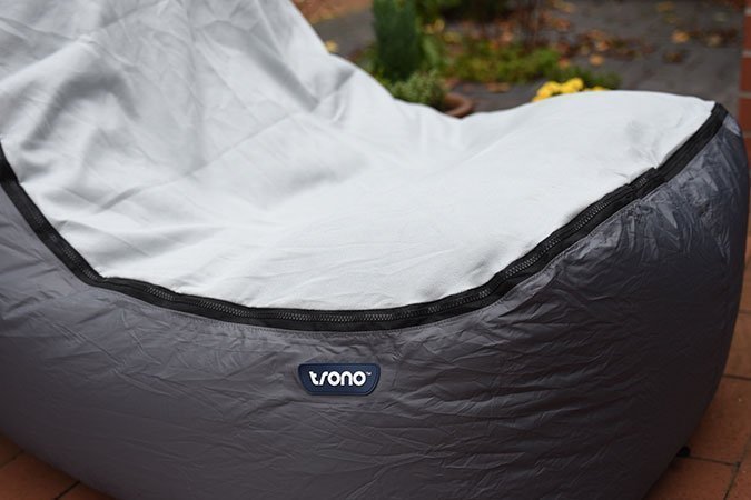 klein aber robust – der Trono Loungesessel hält auch Schwergewichte aus