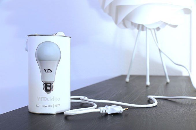 Mit 13 Watt ist die Birne auch sparsamer als eine gewöhnliche Lampe