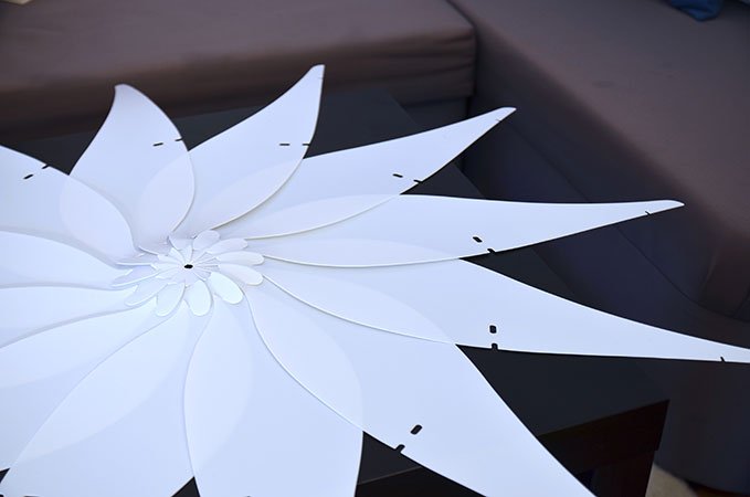 Zusammengesteckt sind die einzelnen Kunststoff-Blätter schnell