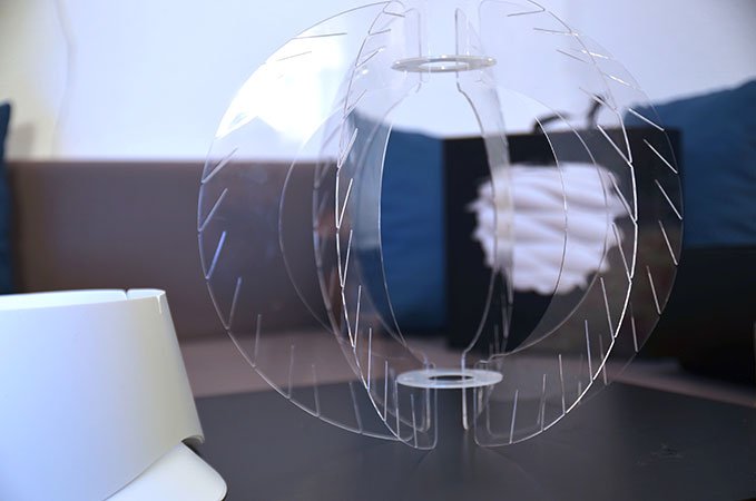 Das Gestell aus Hartplastik besteht aus insgesamt acht Teilen